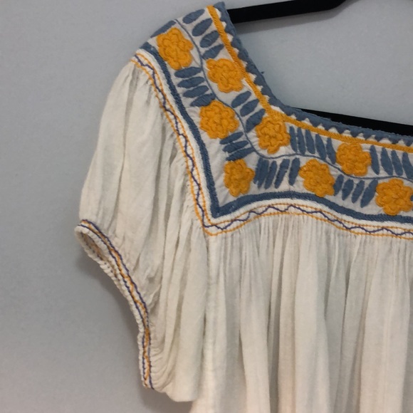 Vintage Mexican Embroidered Blouse🌸 - Picture 3 of 7